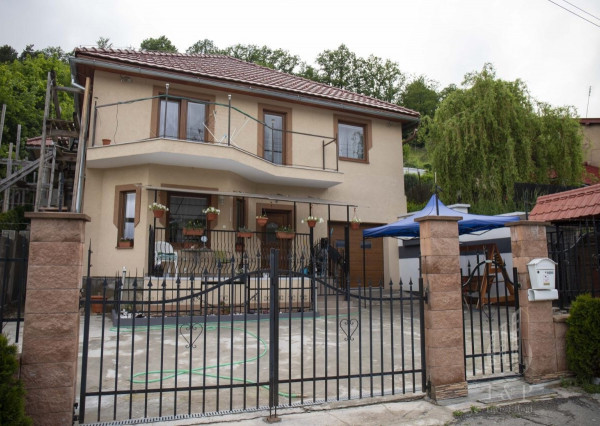 Rodinný dom NA PREDAJ, neďaleko centra Nové Zámky